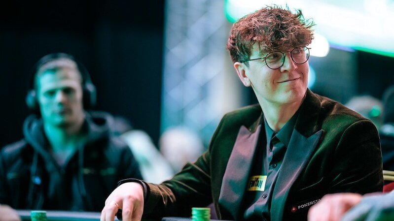Fintan easywithaces Hand